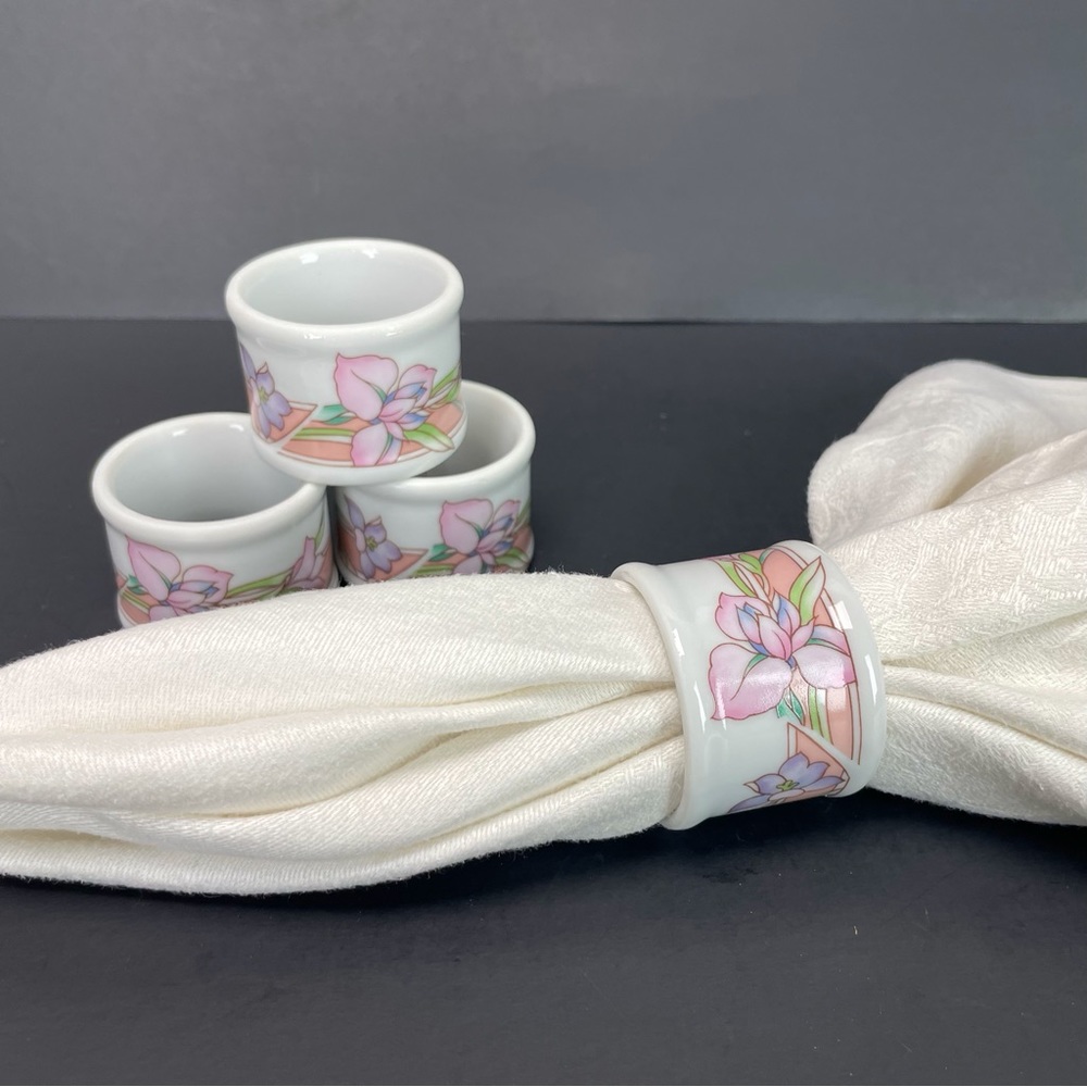 Wicks n Sticks Fiona Apricot Floral Ceramic Napkin Rings Set 4 Cottagecore vtg